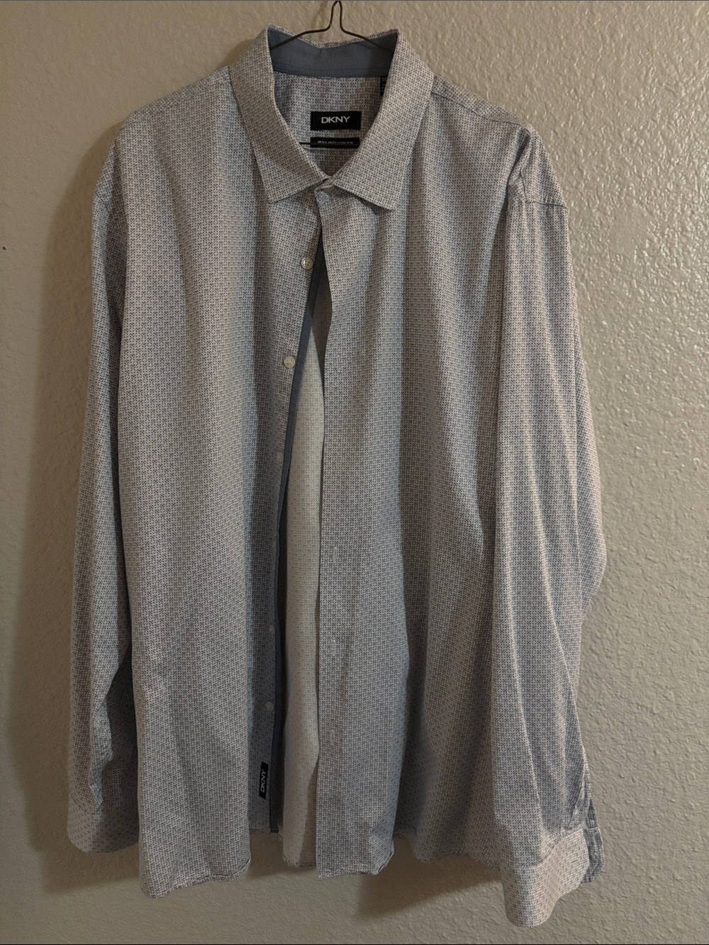 DKNY Men’s Light Gray Micro-Pattern Dress Shirt